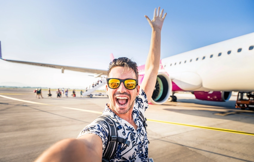 buy-travel-insurance-image-of-a-happy-traveller